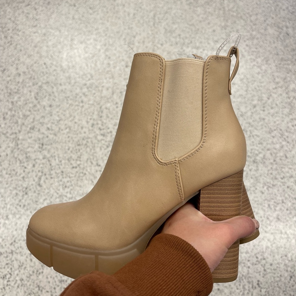 Beige platform boots - Picture 3 of 3